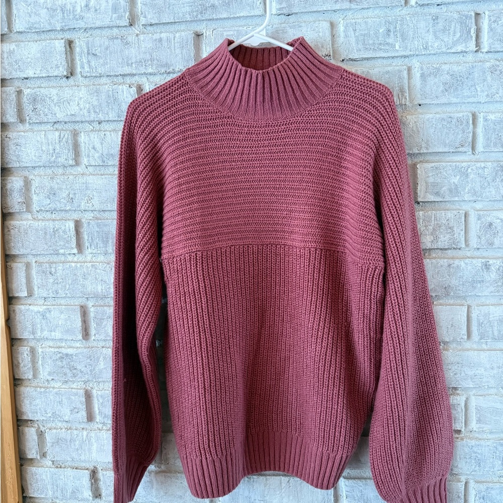 Chic Ribbed Turtleneck Sweater - Rich Burgundy